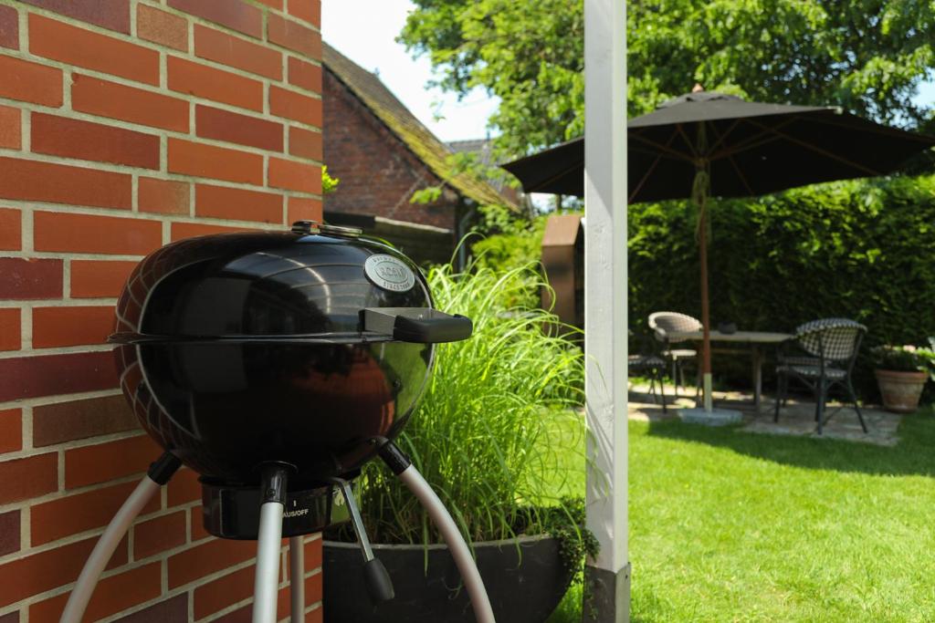 Ein für Gäste verfügbarer Grill in der Ferienwohnung