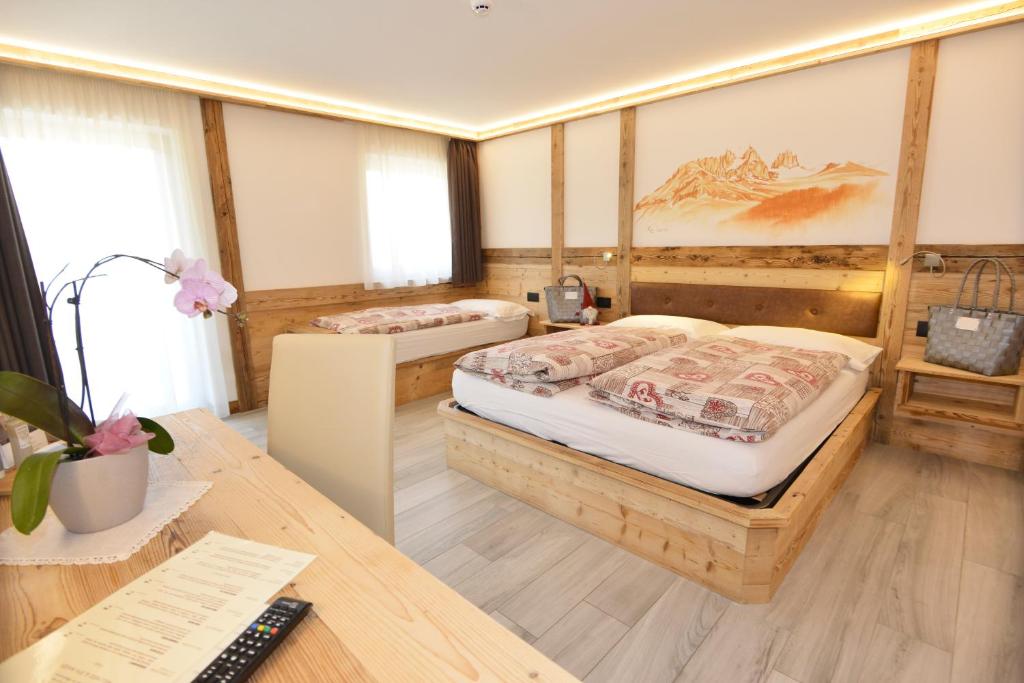 Postel nebo postele na pokoji v ubytování Wellness Hotel Dolomia