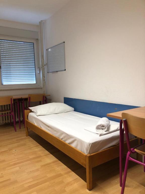 Postel nebo postele na pokoji v ubytování Split Summer Budget Rooms