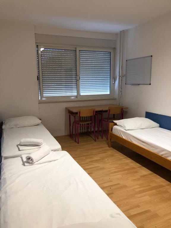 Postel nebo postele na pokoji v ubytování Split Summer Budget Rooms