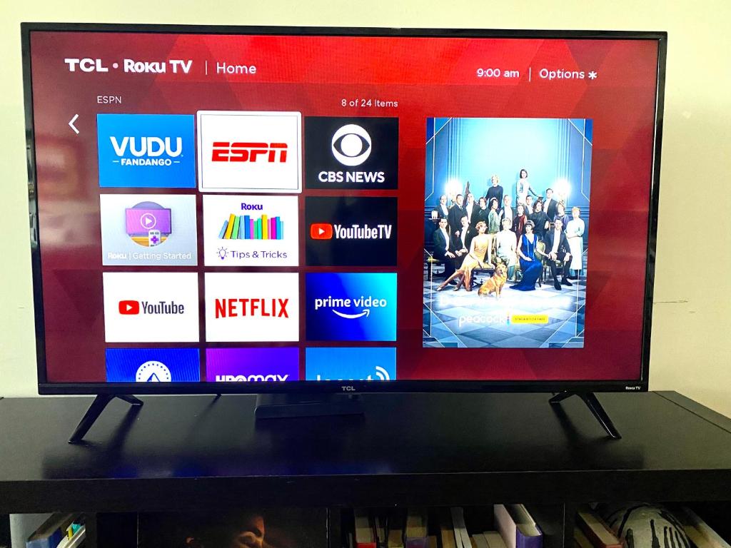 Μια τηλεόραση ή/και κέντρο ψυχαγωγίας στο 420 Friendly SKYLINE view Downtown Loft FREE Parking