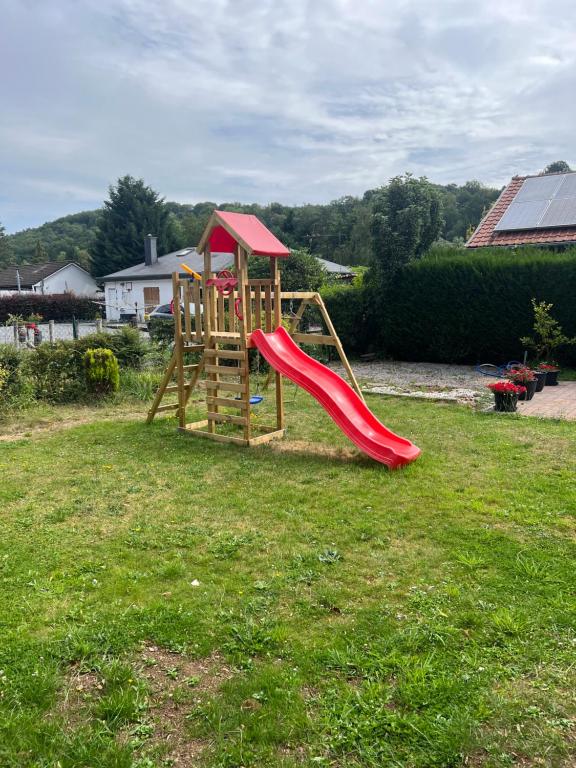 Herní místnost nebo prostor pro děti v ubytování Spacieux chalet à Aywaille