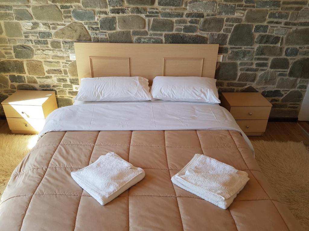 Postel nebo postele na pokoji v ubytování Sofra E Shpatit