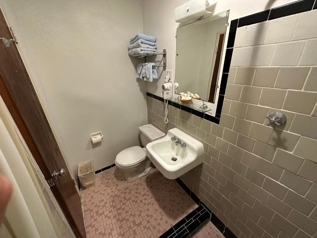 Four Oaks Lodging photo