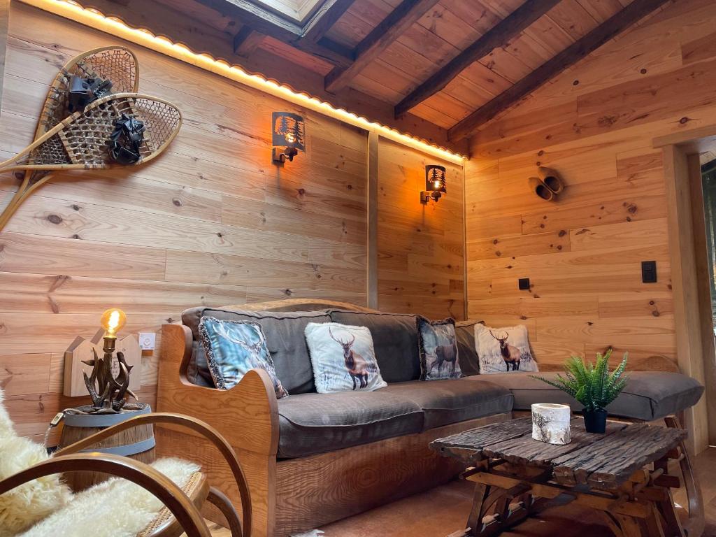 Posezení v ubytování Le chalet du Hélivy