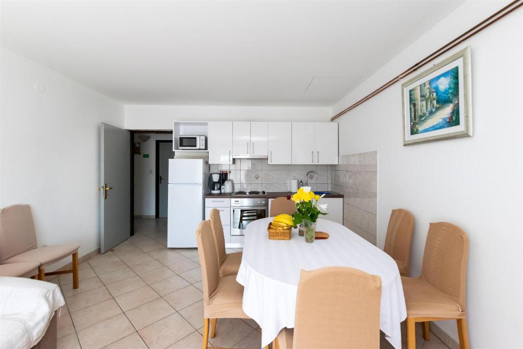 Kuchyň nebo kuchyňský kout v ubytování Apartments Boza