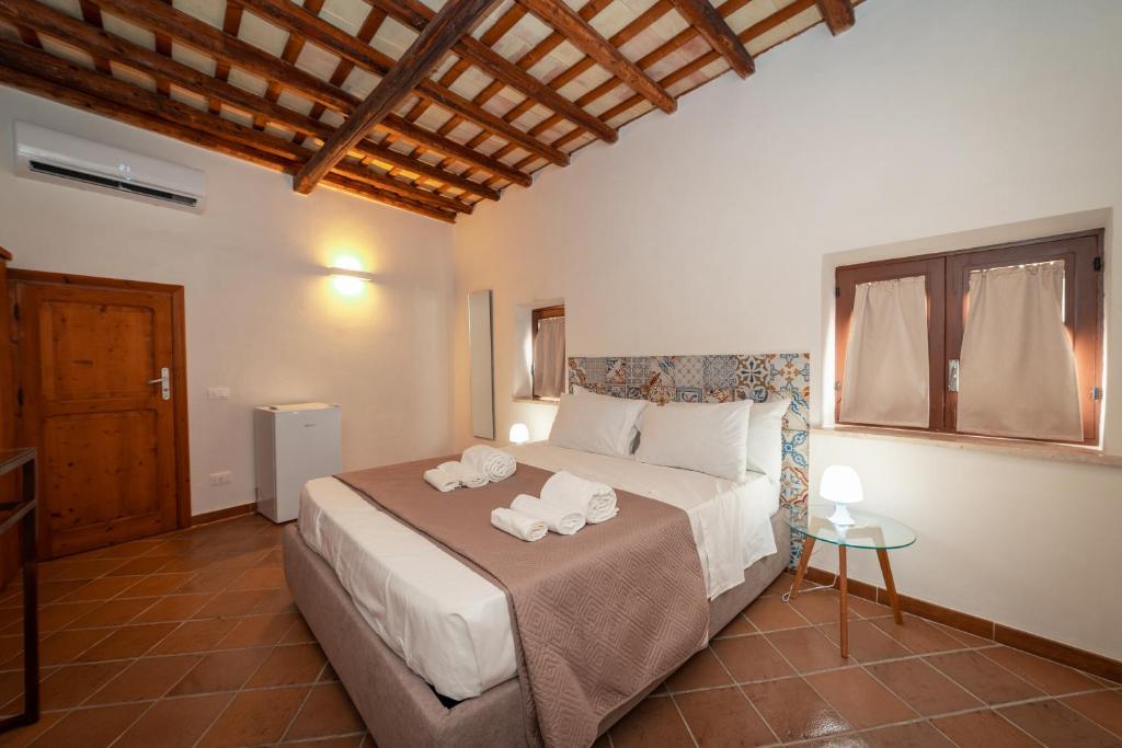 Postel nebo postele na pokoji v ubytování Sicily Home-affittacamere mediterraneo