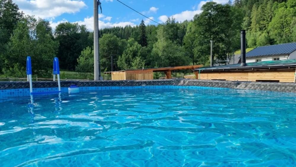 Bazén v ubytování Chalupa Bezvětří nebo v jeho okolí