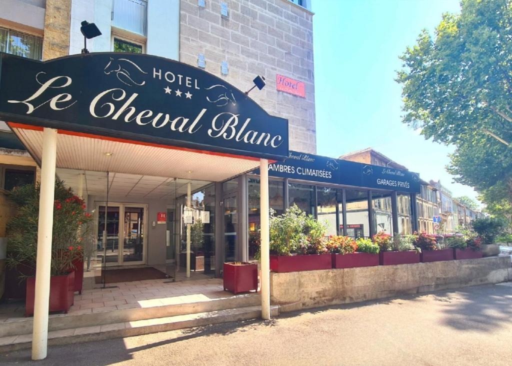 Le Cheval Blanc – Photos 1