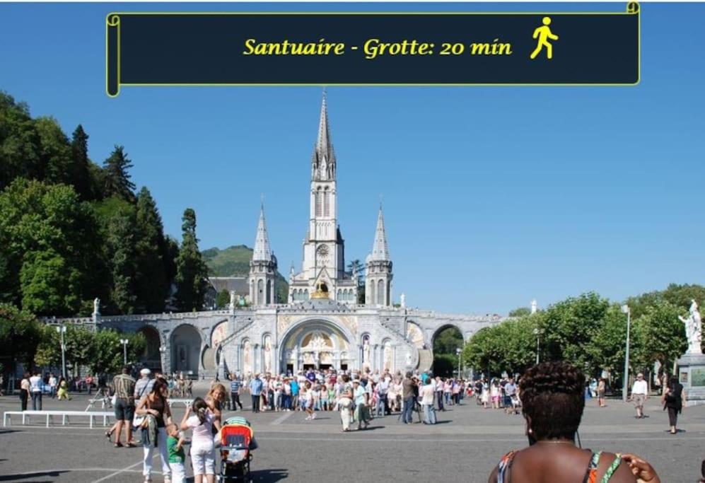 a crowd of people walking in front of a building at LE MEDITERRANEEN *T2 (40m²) *WIFI*PARKING PRIVE* in Lourdes