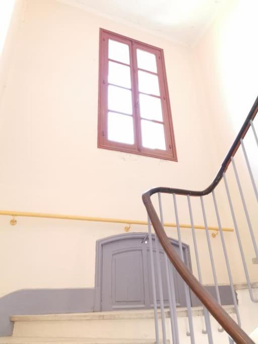 a staircase with a window and a door in a building at LE MEDITERRANEEN *T2 (40m²) *WIFI*PARKING PRIVE* in Lourdes