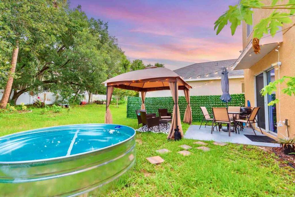 A piscina localizada em Modern Luxury Tampa Home - Splash Pool - Game Room ou nos arredores