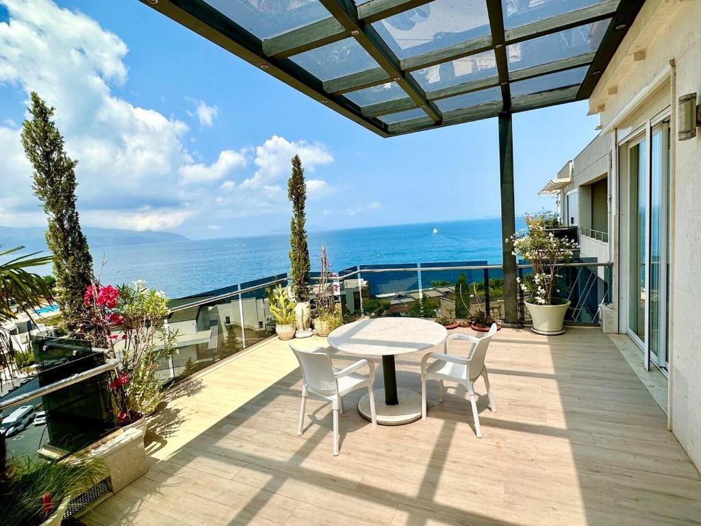 Sea View Apartment with Veranda - Imazhi 6