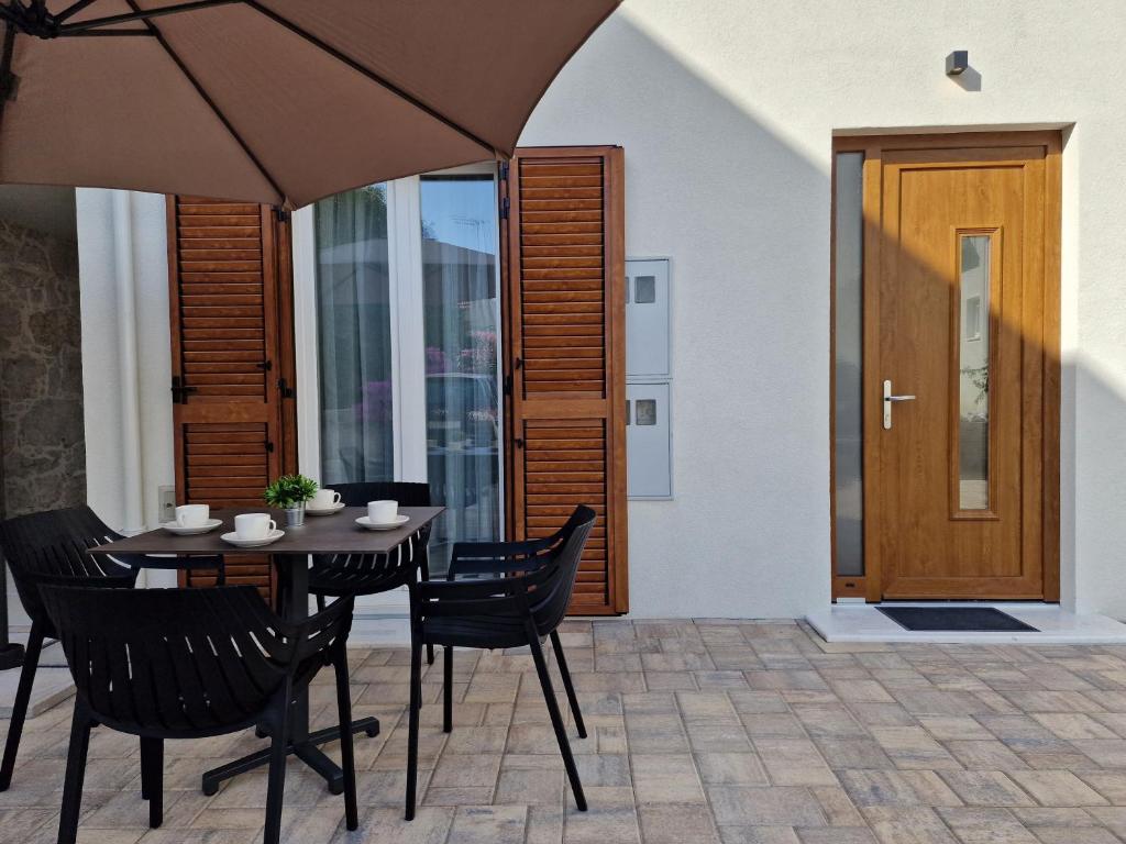 Apartments Miamare