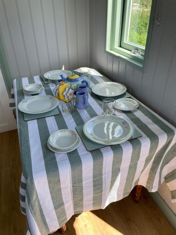 Fotografie z fotogalerie ubytování Market Street Shepherd's Hut Leitrim v destinaci Drumahayre