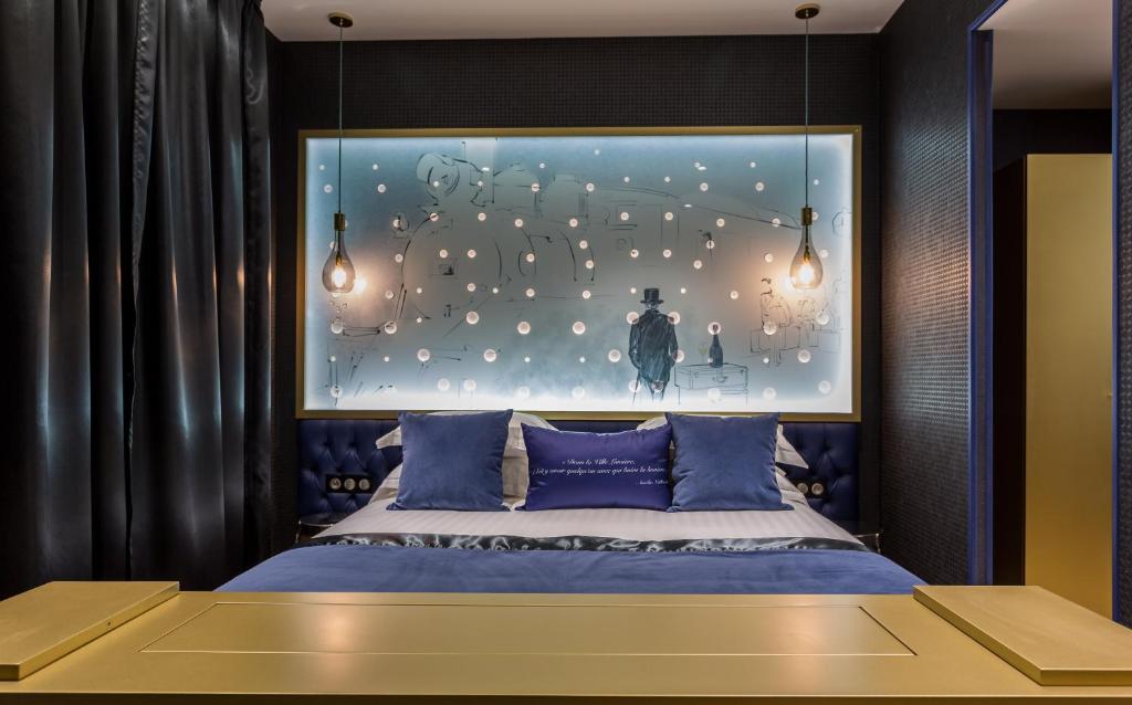 Un ou plusieurs lits dans un hébergement de l'établissement Hotel Les Bulles De Paris