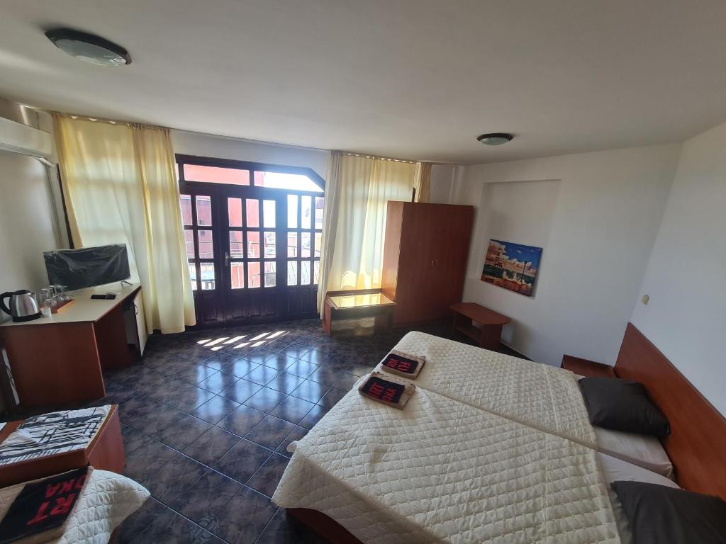 Triple Room with Sea View