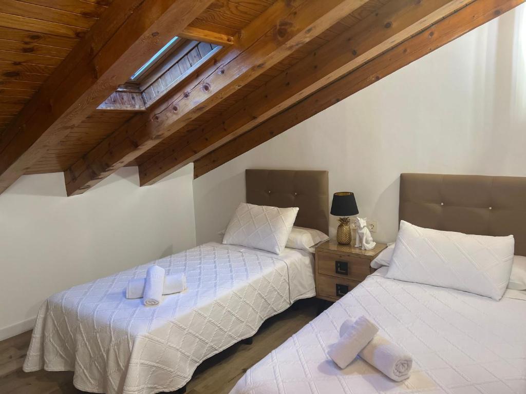 Postel nebo postele na pokoji v ubytování Apartamento Valle de Incles Orenetes WiFi Y PARKING Gratuito