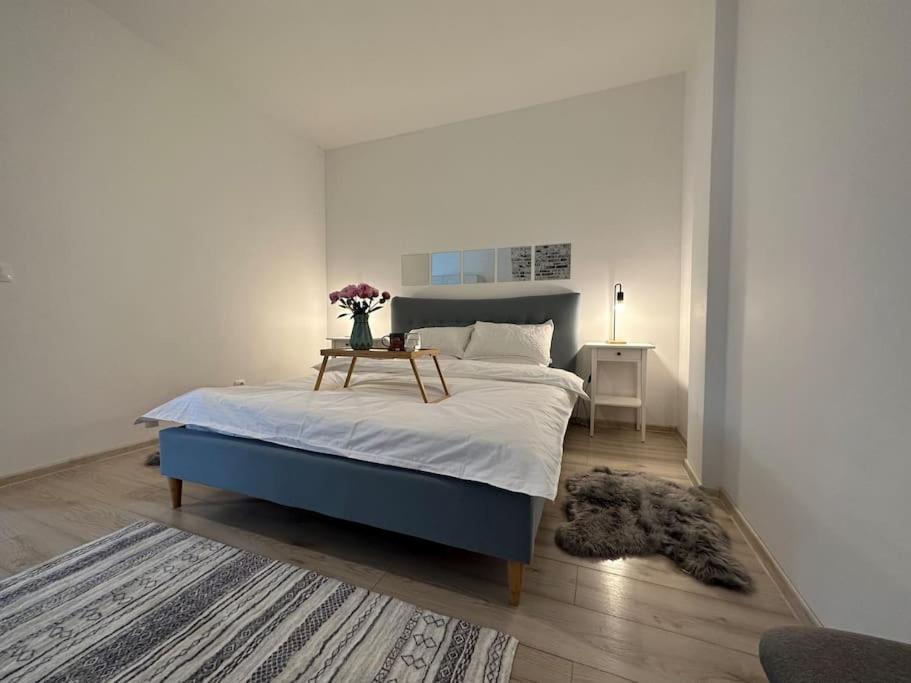 En eller flere senge i et værelse på Scandinavian style ap near Vivo Mall