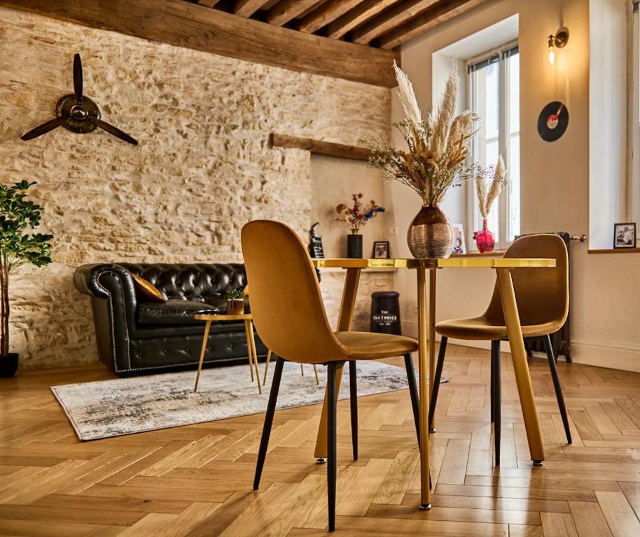 Posedenie v ubytovaní Le Rousseau - Appartement & Suite en Hypercentre