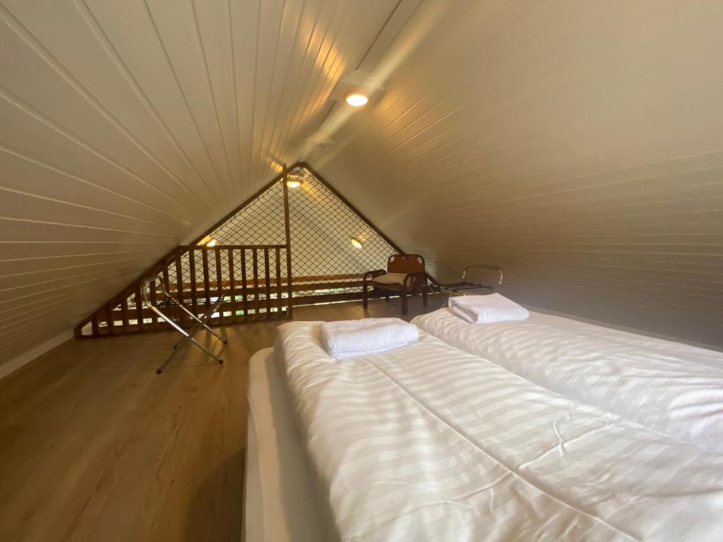 Postel nebo postele na pokoji v ubytování Vallakot Farm Guesthouse