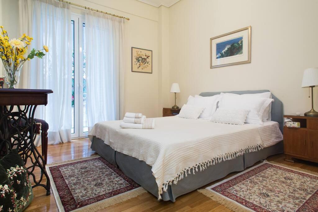 Säng eller sängar i ett rum på Top-Rated 1-Bedroom Apartment in the Heart of Athens