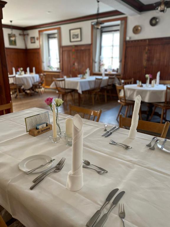 Restaurace v ubytování Gasthaus Zum Wilden Mann