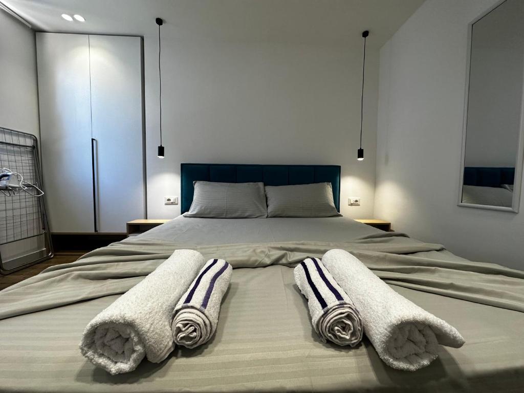 Säng eller sängar i ett rum på Tech apartment