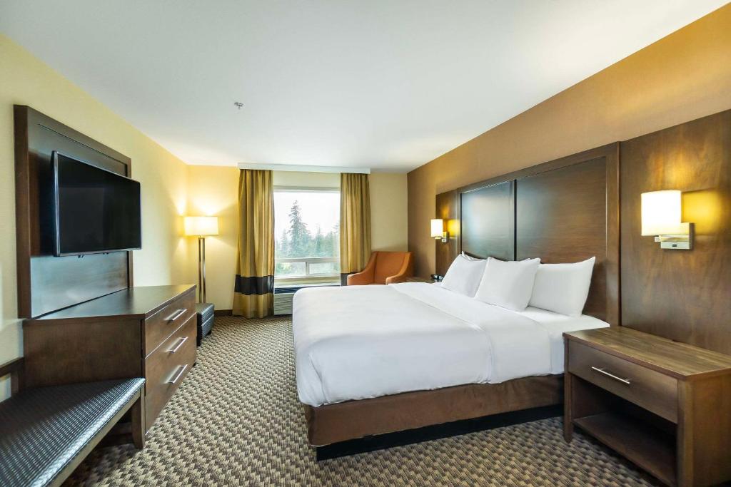 Postel nebo postele na pokoji v ubytování Comfort Inn & Suites