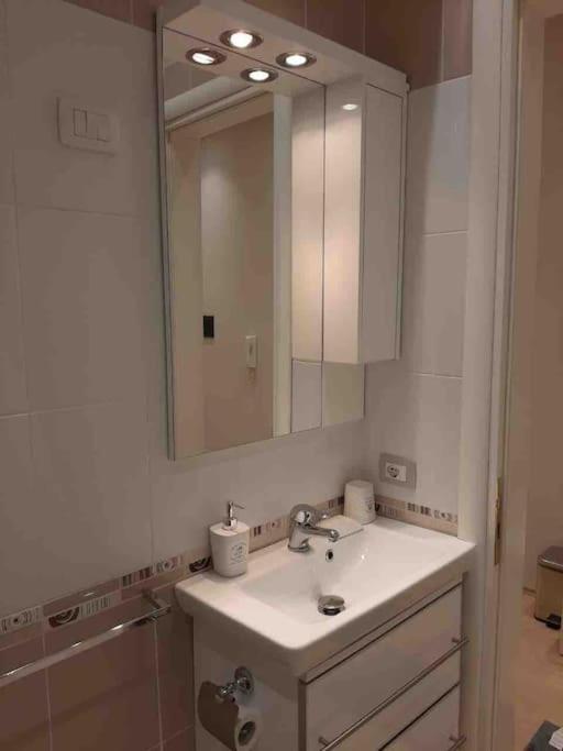 Sea View Apartment with Veranda Beach Amazing - Imazhi 8