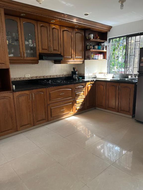 Una cocina o cocineta en Habitación con baño privado en Belén los Alpes