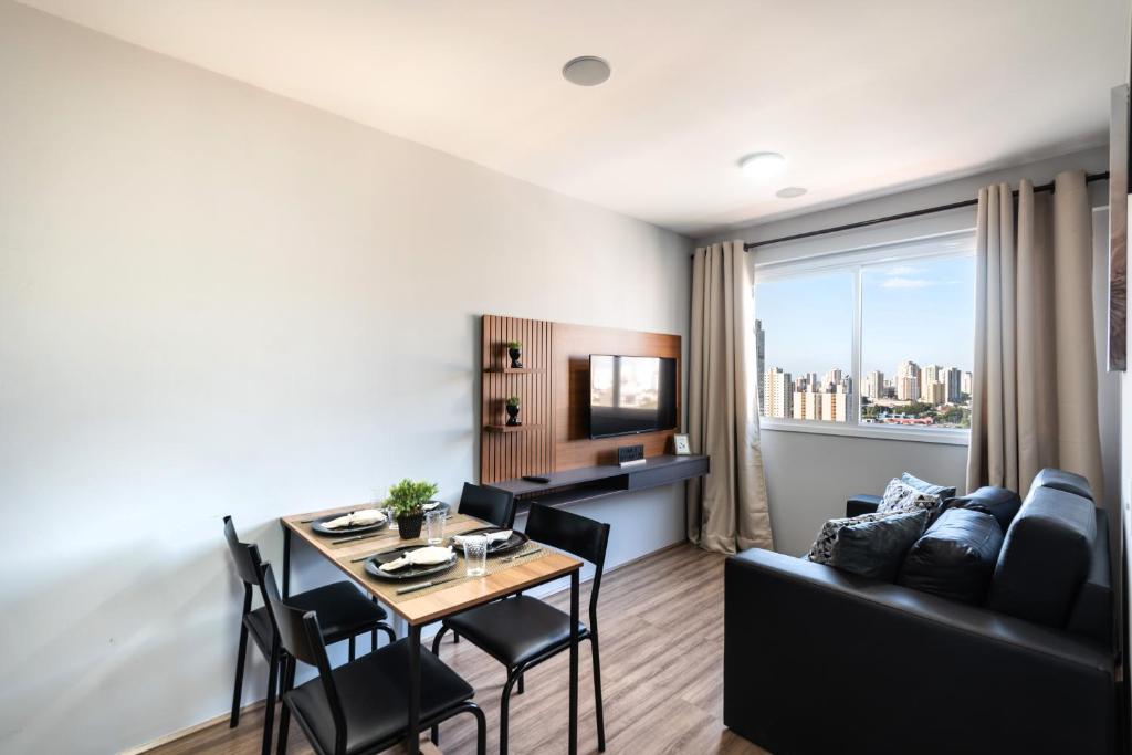 a living room with a table and a couch at 1604 - Apto com piscina Prox Bras e Centro in Sao Paulo