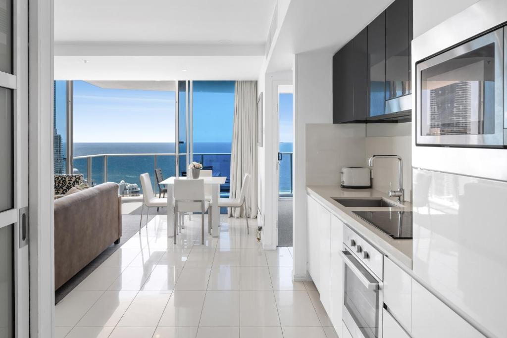 Holiday Holiday H-Residences Apartments - Two Bedroom, Two Bathroom Level 32 Ocean View