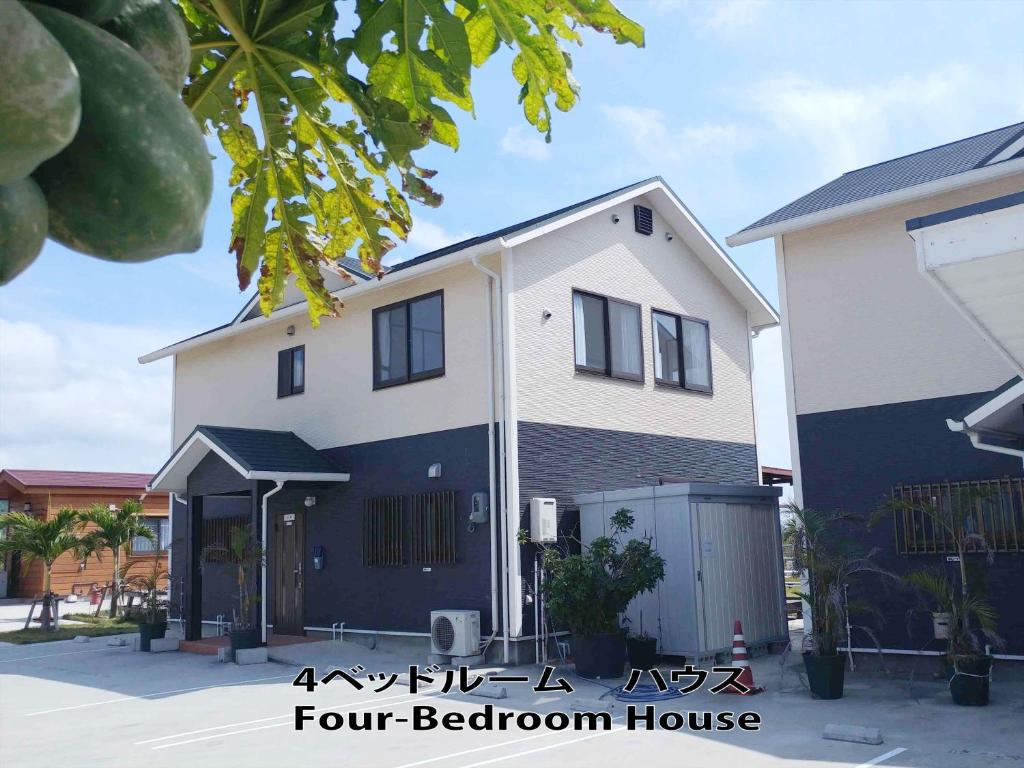 a four bedroom house with a four bedroom house at もとぶいこいの宿 やまちゃん in Motobu