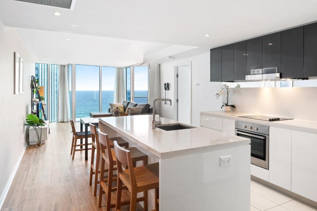 Holiday Holiday H-Residences Apartments - Two Bedroom, Two Bathroom Level 18 Ocean View