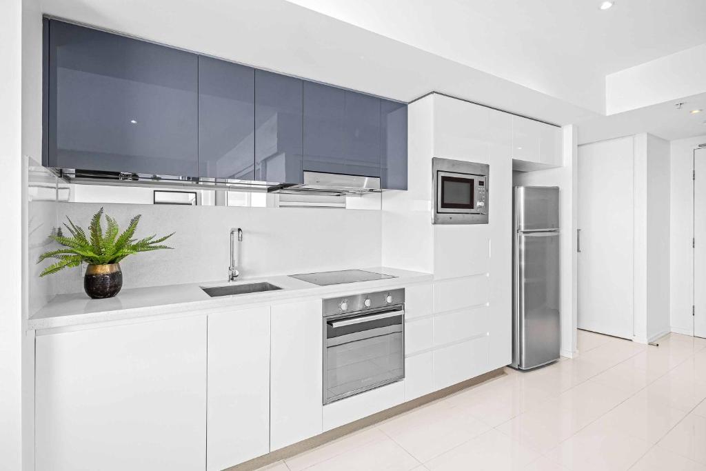 Holiday Holiday H-Residences Apartments - Two Bedroom, Two Bathroom Level 16 Ocean View
