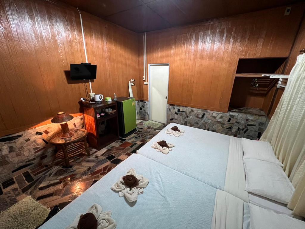 Кровать или кровати в номере Tongta Phaview Resort
