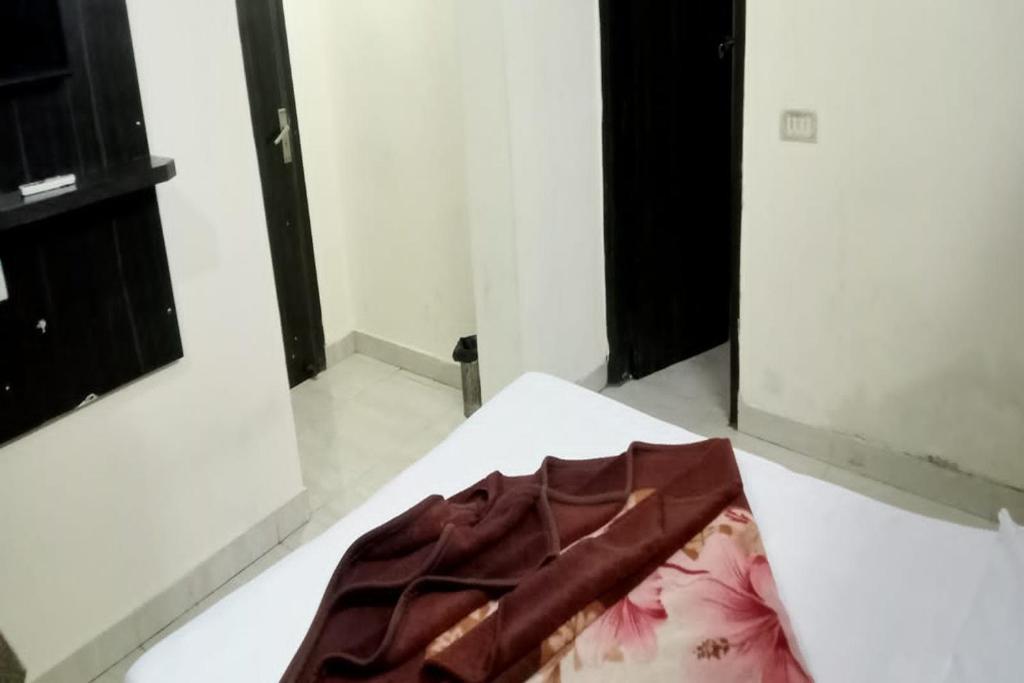 Postel nebo postele na pokoji v ubytování Hotel AV International Near New Delhi Railway Station, Paharganj