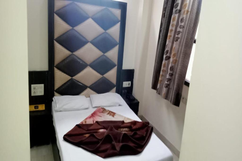 Postel nebo postele na pokoji v ubytování Hotel AV International Near New Delhi Railway Station, Paharganj