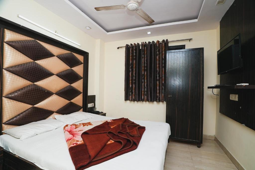 Postel nebo postele na pokoji v ubytování Hotel AV International Near New Delhi Railway Station, Paharganj