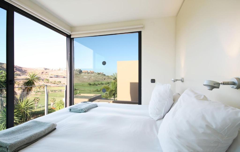 Łóżko lub łóżka w pokoju w obiekcie Salobre Villas Deluxe