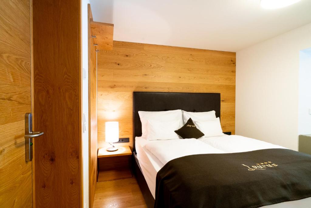 Postel nebo postele na pokoji v ubytování Apart-Hotel Laurus Lech