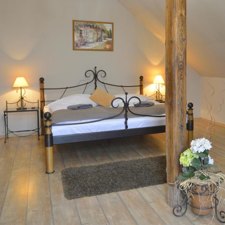 Postel nebo postele na pokoji v ubytování Hotel Via Ironia