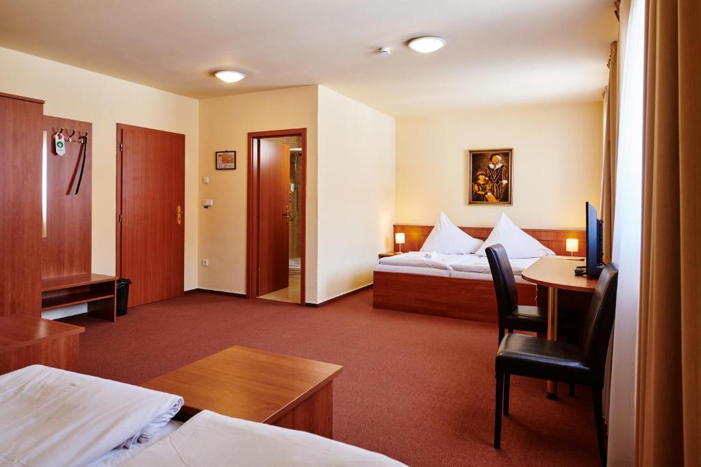 Postel nebo postele na pokoji v ubytování Hotel Zlatá Hvězda