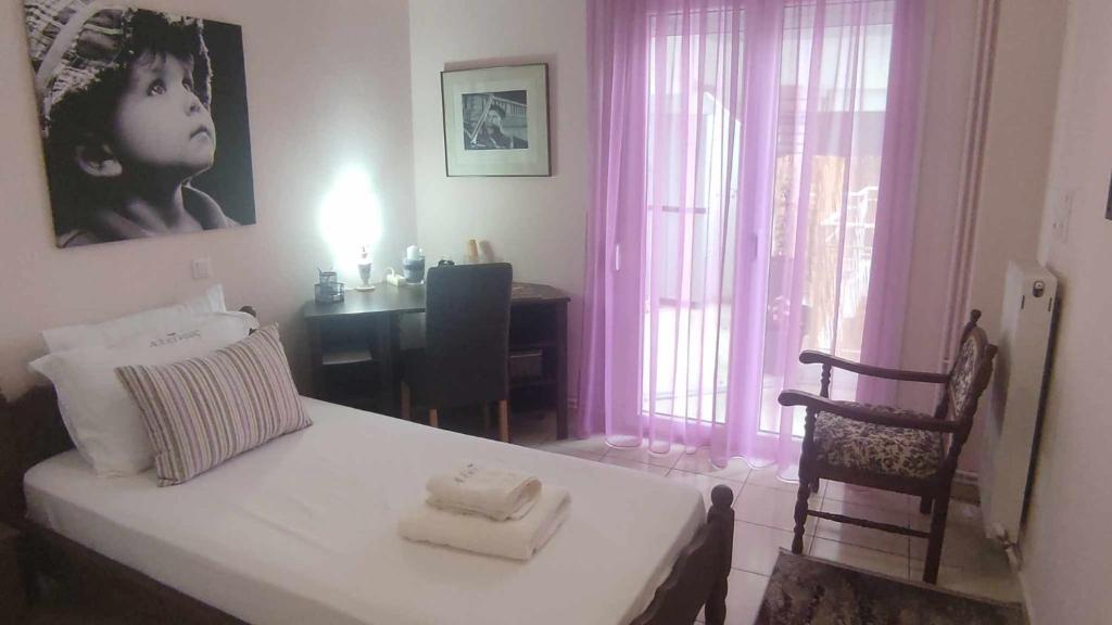 Posteľ alebo postele v izbe v ubytovaní Alkinoos Apt -Inspiring Living in Meteora -3BD