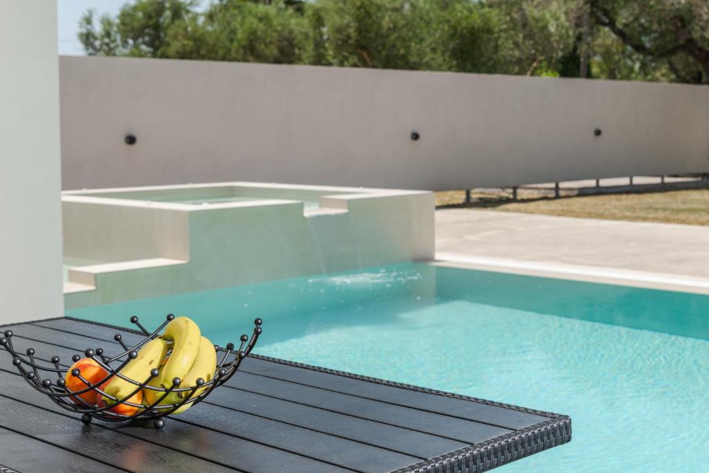 Bazén v ubytování Ionian Escape nebo v jeho okolí