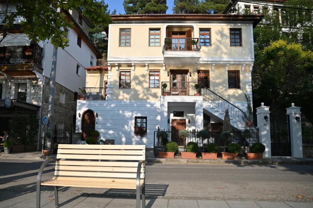 Το κτήριο όπου στεγάζεται  το διαμέρισμα