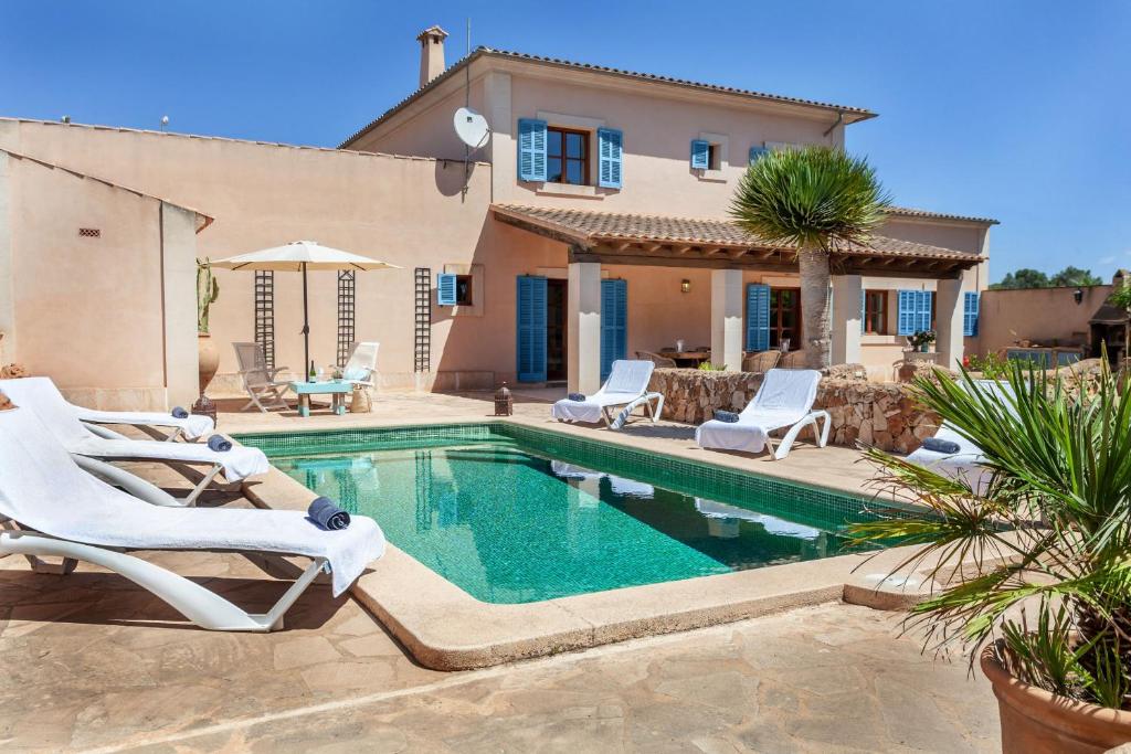 Sa Bassa - country house close to the village, Es Llombards ...