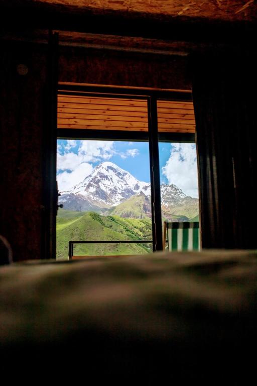 Nespecifikovaný výhled na hory nebo výhled na hory při pohledu z hotelu
