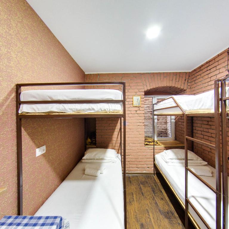 Postel nebo postele na pokoji v ubytování Hostel Pirosmani